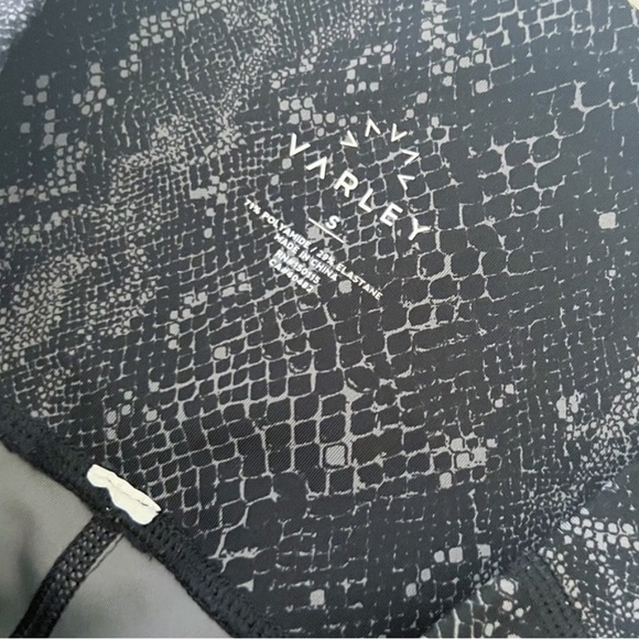 Varley Luna High Rise Leggings Snake Print Black Gray - Picture 5 of 7